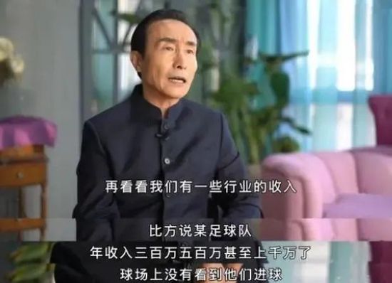 高群耀博士在演讲中介绍道，移动电影院简单来说就是把智能手机变成放映机，把手上的屏幕变成电影银幕，让有手机和移动互联网的地方就有电影院